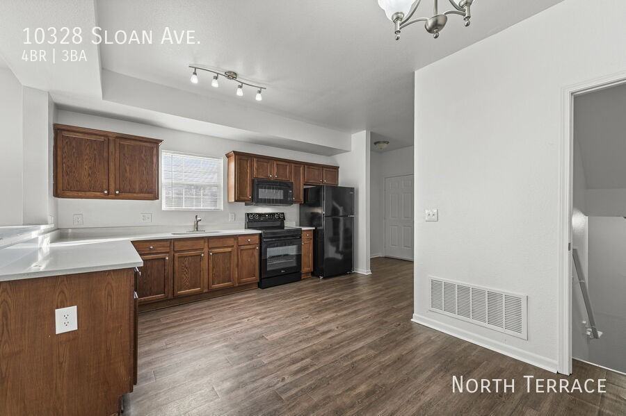 10328 Sloan Ave - Photo 4 of 29