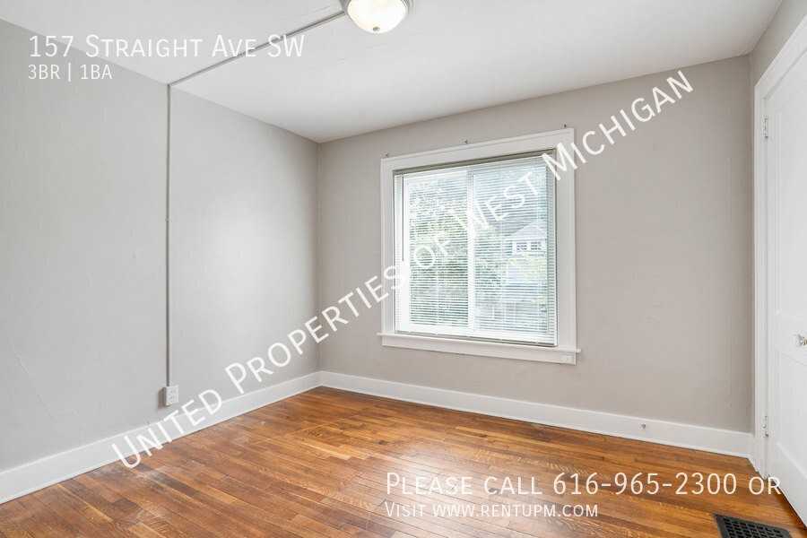 157 Straight Ave Sw - Photo 4 of 19