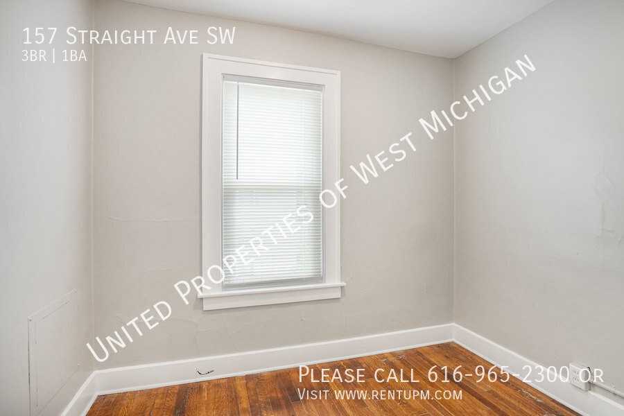 157 Straight Ave Sw - Photo 5 of 19