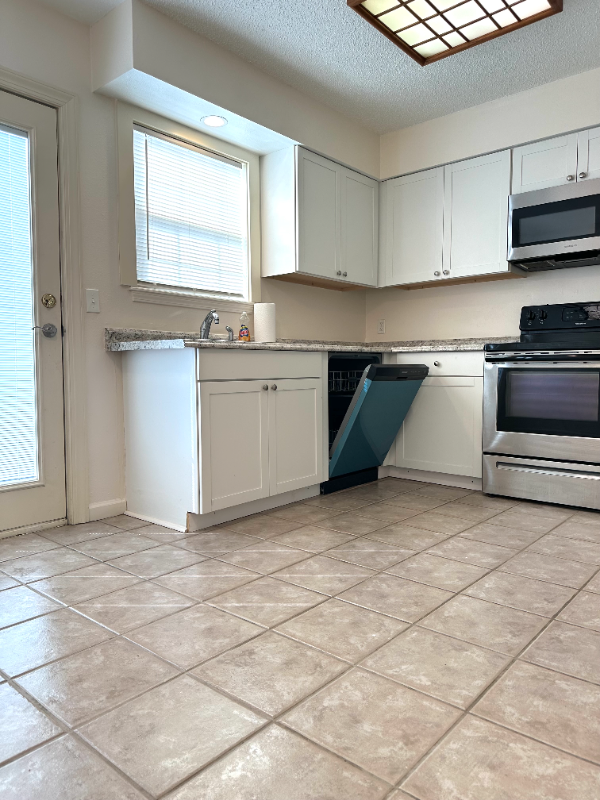 1370 N Oakland Ave #1 - Photo 4 of 7