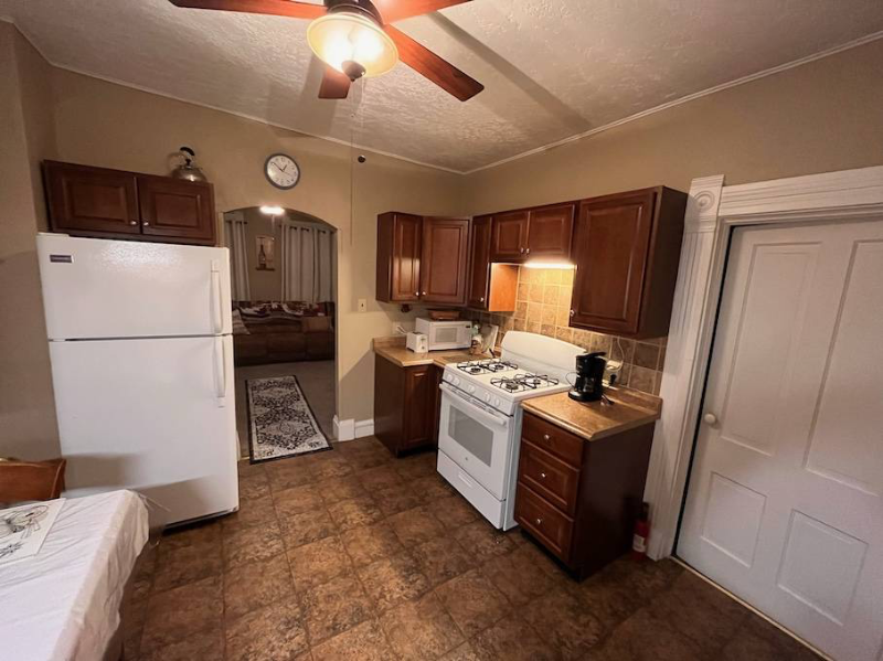 2002 1/2 W 4th St #A - Photo 3 of 14