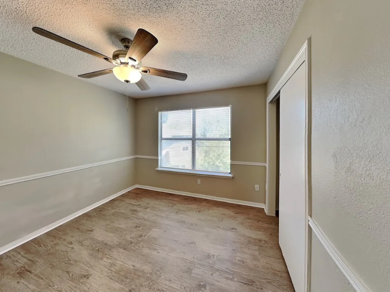 4110 Devon Ct - Photo 3 of 14