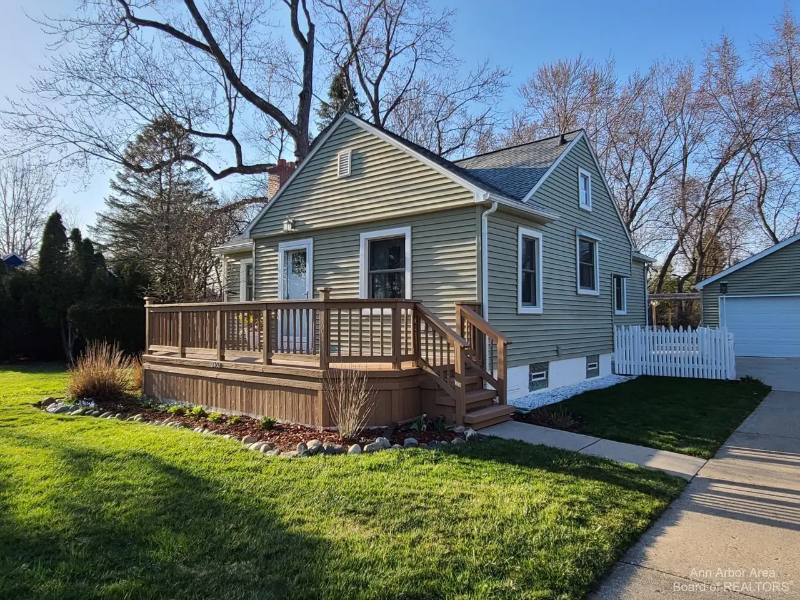 2432 Burns Ave - Photo 3 of 19