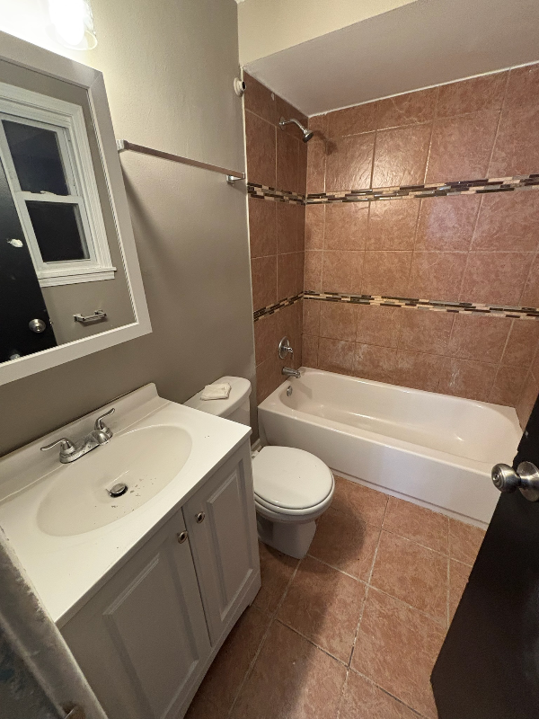 11741 S Laflin St - Photo 5 of 13