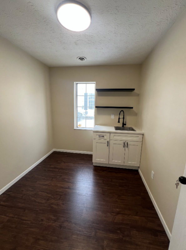 508 E Broad St #1 - Photo 5 of 18