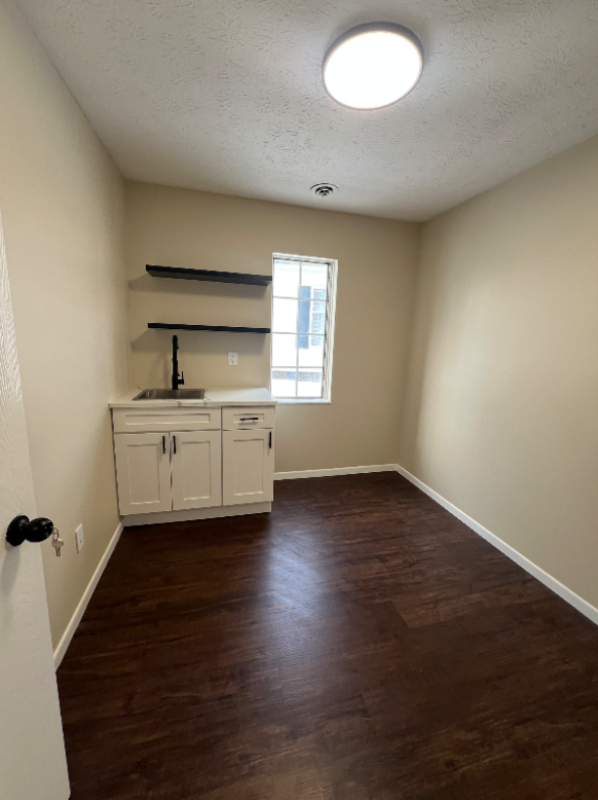 508 E Broad St #1 - Photo 7 of 18