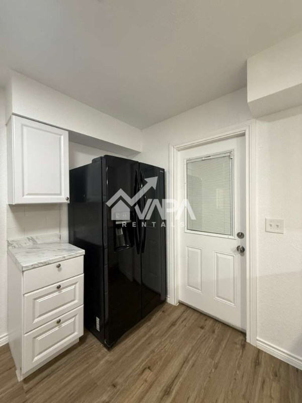 231 Middlebury Dr - Photo 5 of 19