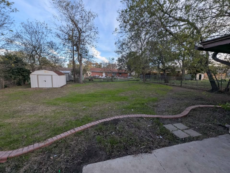 931 Edwards St - Photo 2 of 15