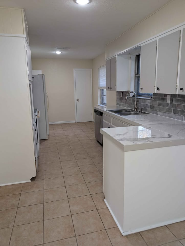 931 Edwards St - Photo 6 of 15