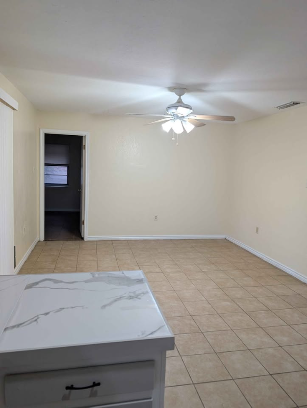 931 Edwards St - Photo 7 of 15