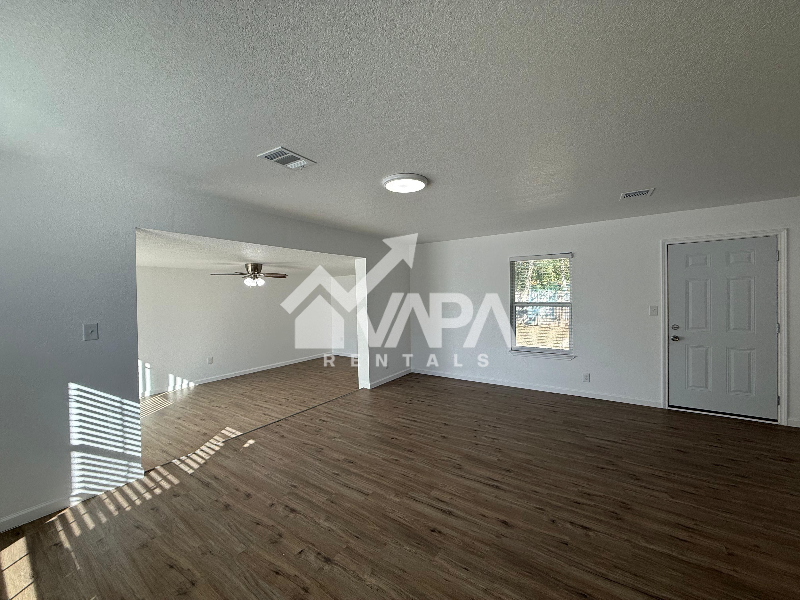 143 Huxley Dr - Photo 4 of 15