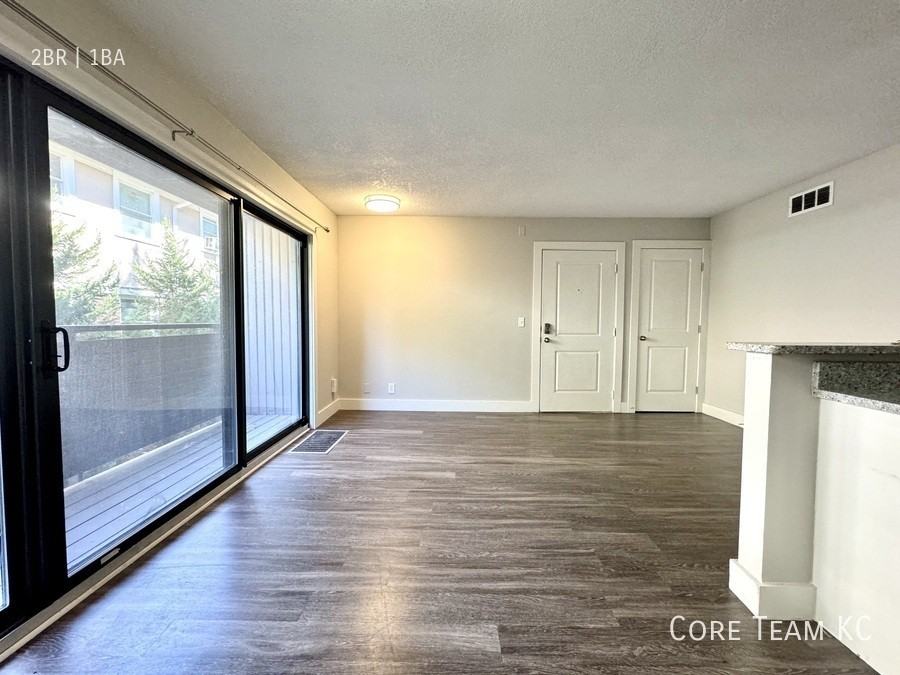 4916 Grand Ave #4912-04 - Photo 5 of 16