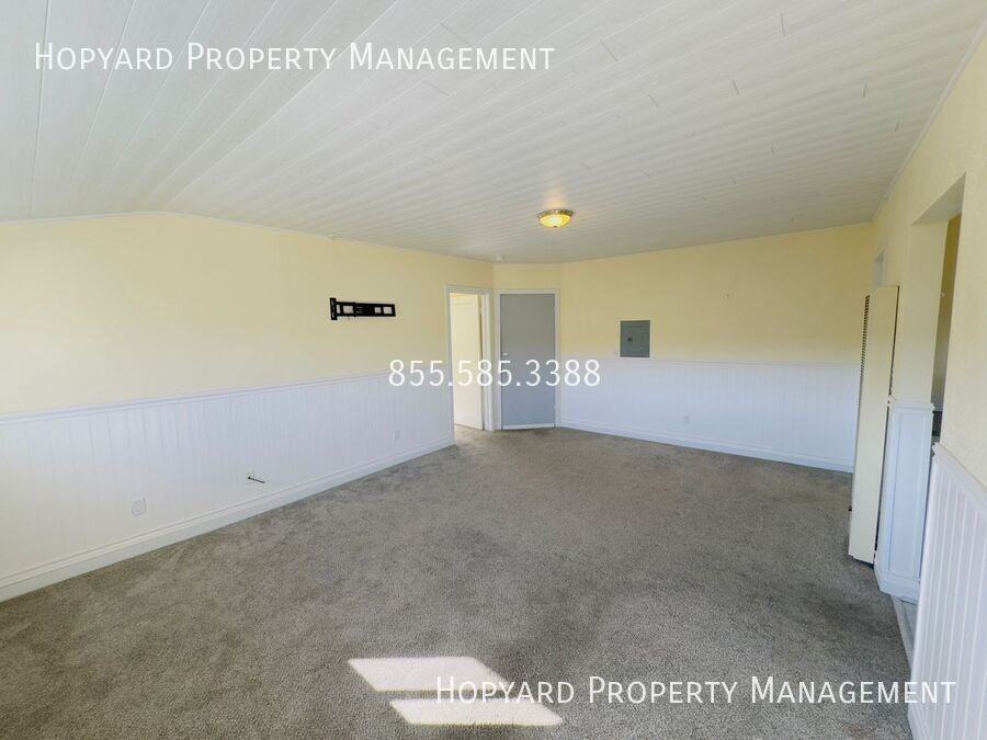 828 5th Ave - Photo 2 of 5