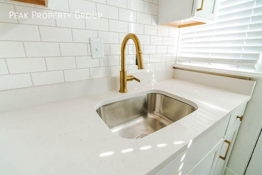 1120 Harrison Ave - Photo 6 of 14