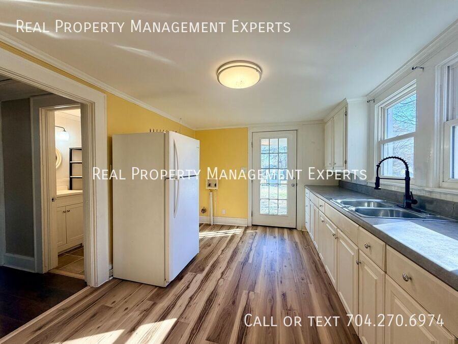 4 Hickory St Sw - Photo 3 of 12