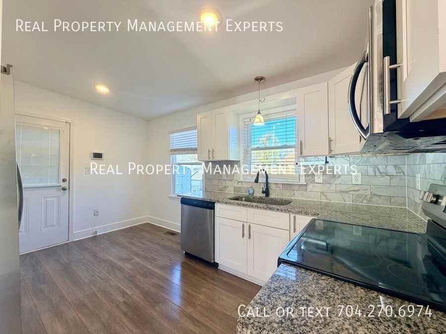 903 Michigan St - Photo 4 of 16