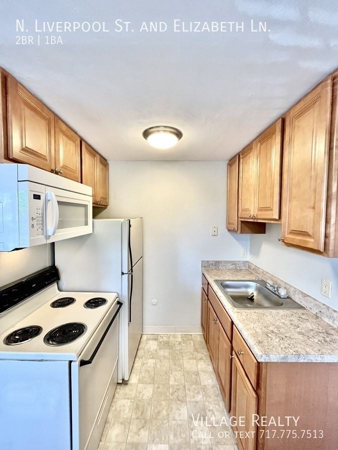 Liverpool & Elizabeth Ln. #A - Photo 4 of 36