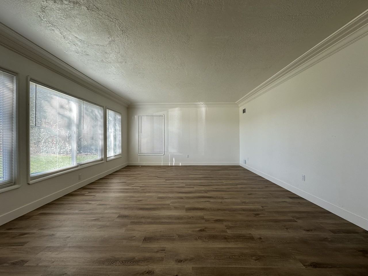 14343 Bon View Ave - Photo 4 of 23