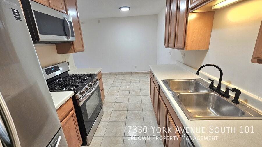 7330 York Ave S - Photo 4 of 19