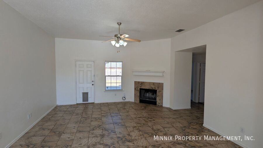 6704 9th St - Photo 3 of 7