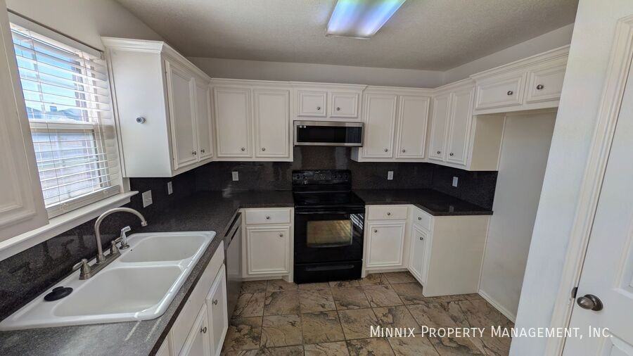 6704 9th St - Photo 4 of 7