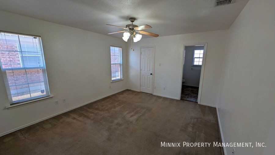 6704 9th St - Photo 5 of 7