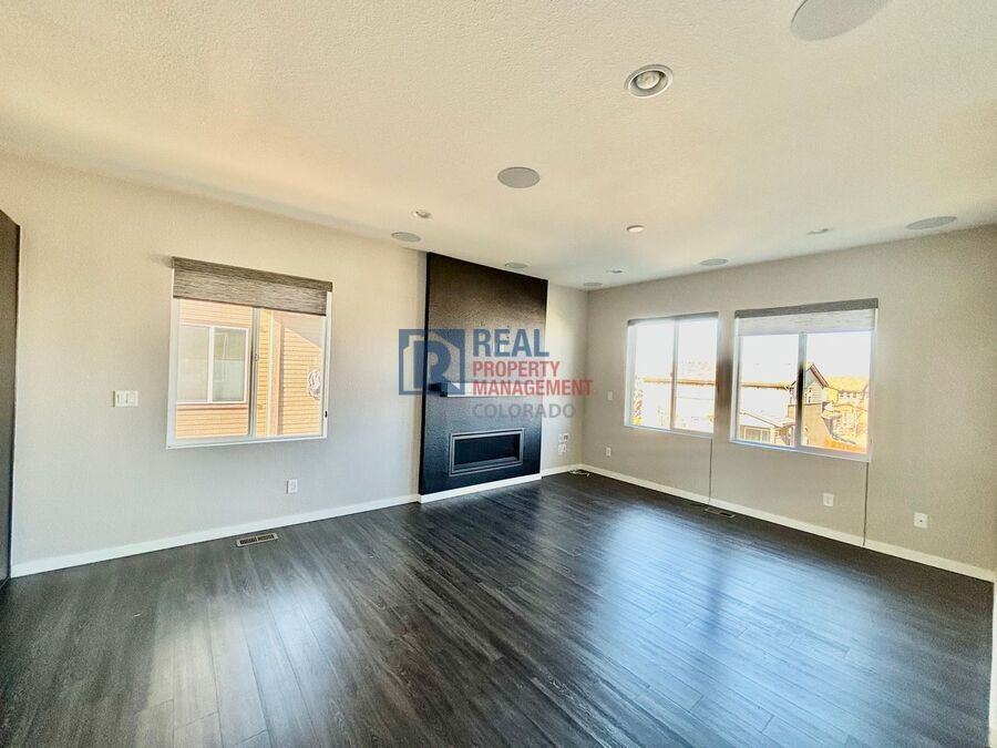 14381 Mosaic Ave - Photo 3 of 19