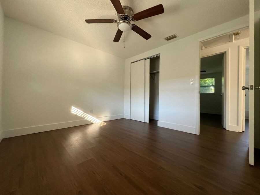 9325 Goldenrod Rd #B - Photo 4 of 7