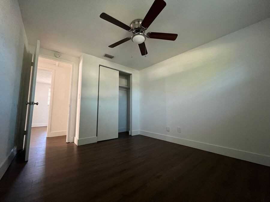 9325 Goldenrod Rd #B - Photo 5 of 7