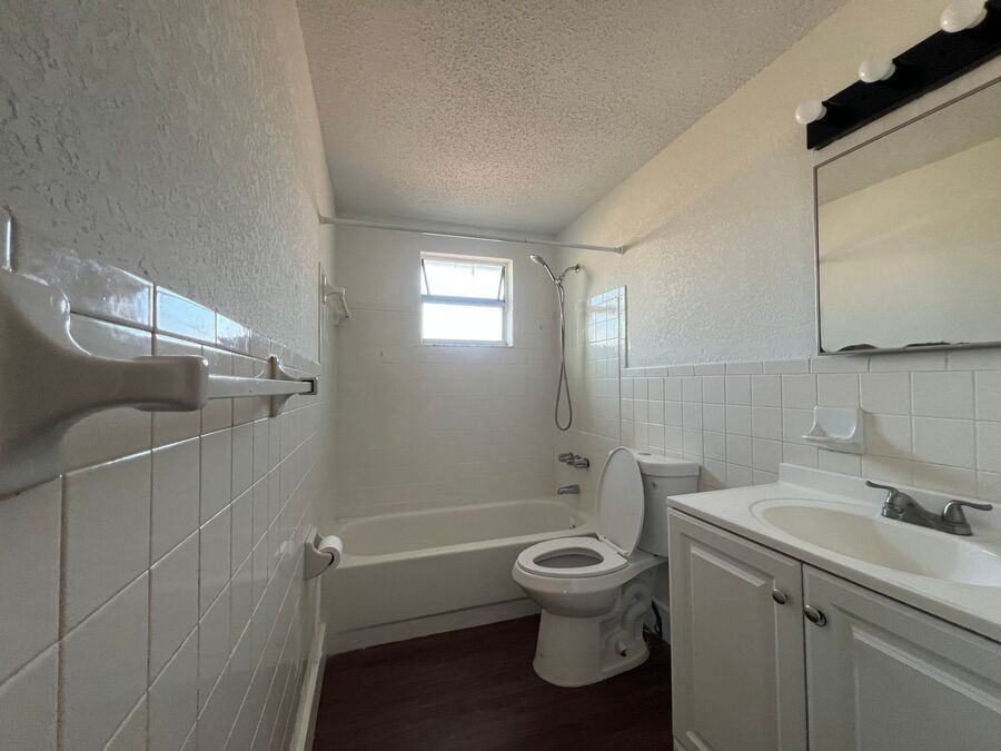 9325 Goldenrod Rd #B - Photo 6 of 7