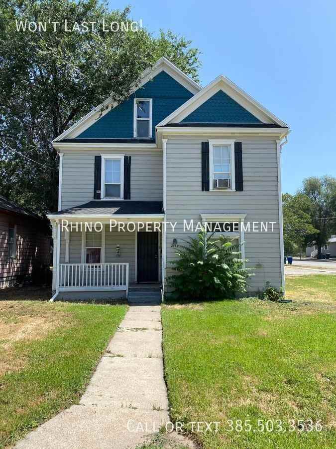 2440 B Ave #4 - Photo 2 of 8