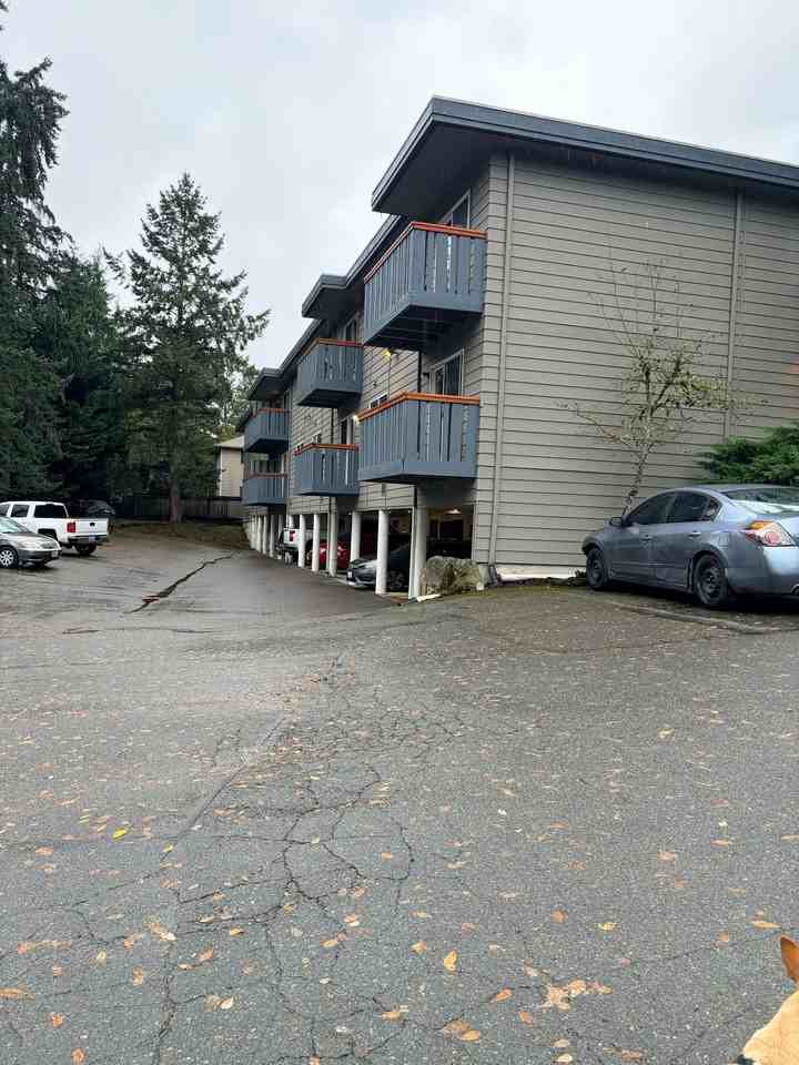 Interlakken Apartments - Photo 2 of 27