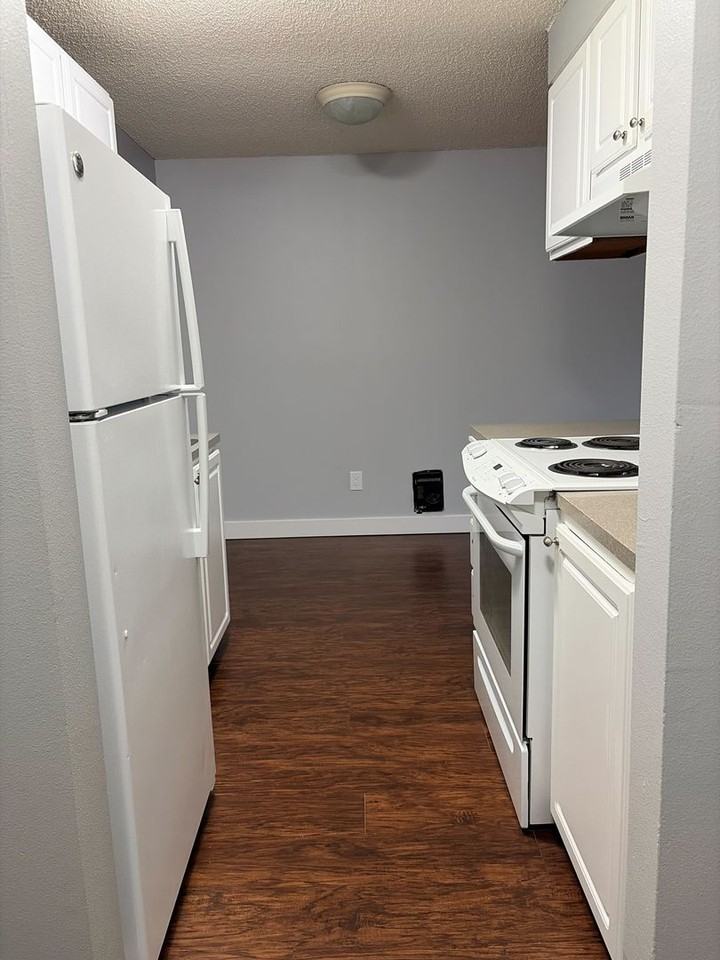 Interlakken Apartments - Photo 6 of 27