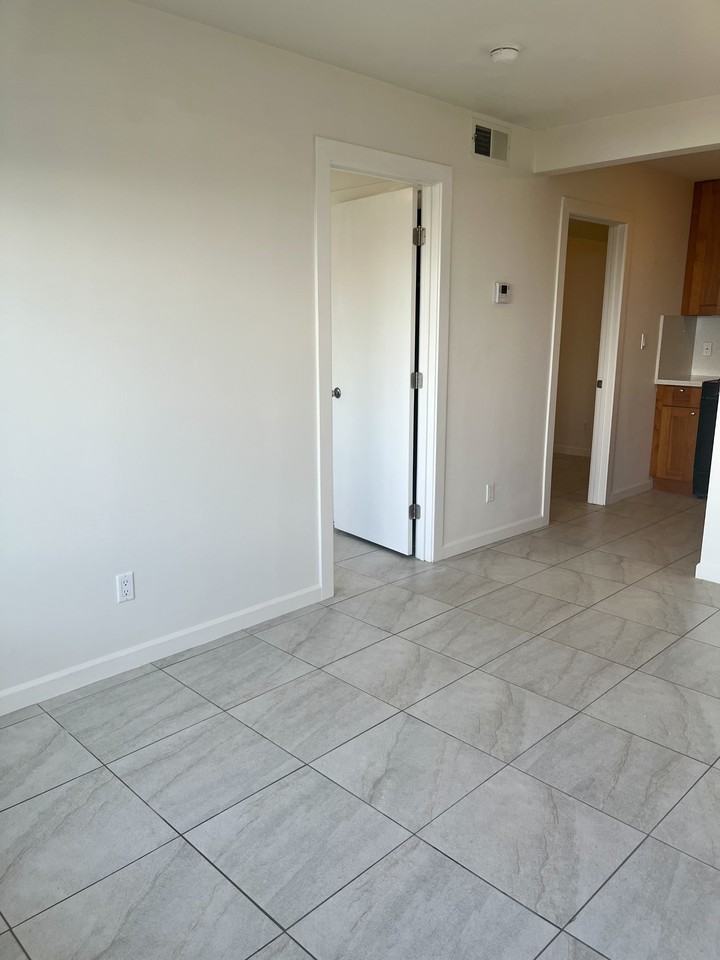 390 Ardendale Dr #390A - Photo 7 of 27