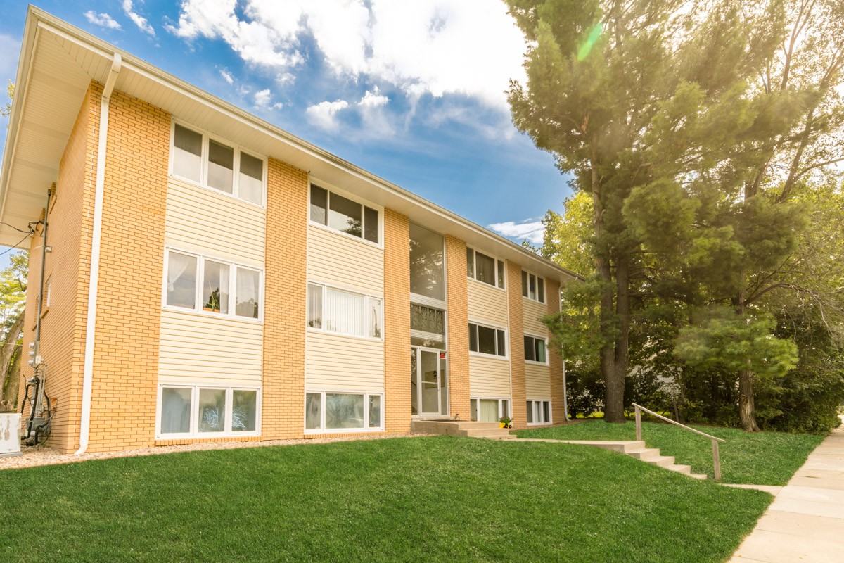 3920 S 46th St #04 - Photo 2 of 20