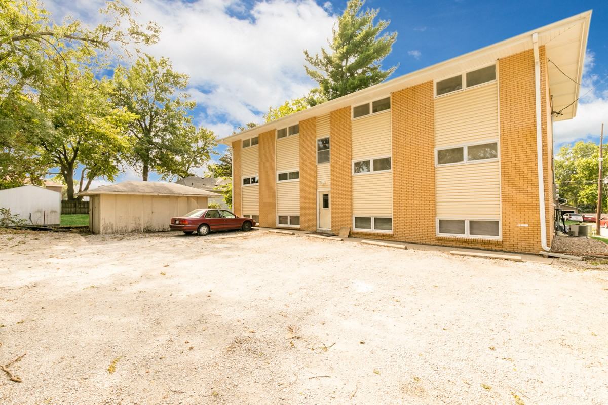 3920 S 46th St #04 - Photo 3 of 20