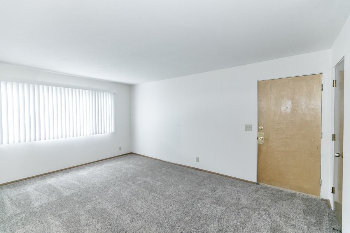 3920 S 46th St #04 - Photo 5 of 20