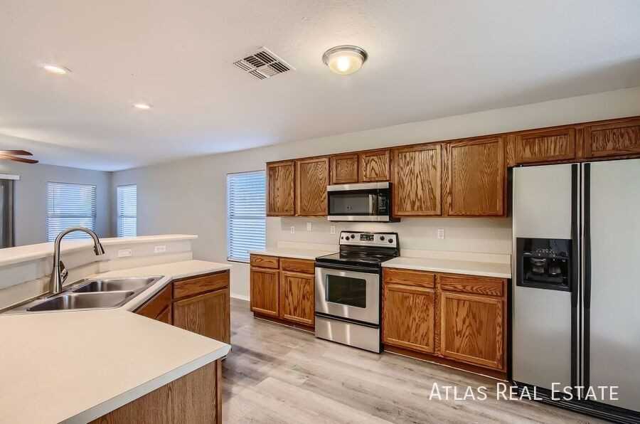 1668 E Nardini St - Photo 7 of 16