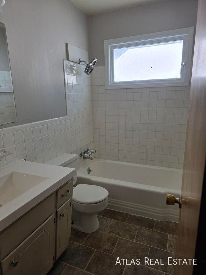 8424 Travis Ln - Photo 6 of 12