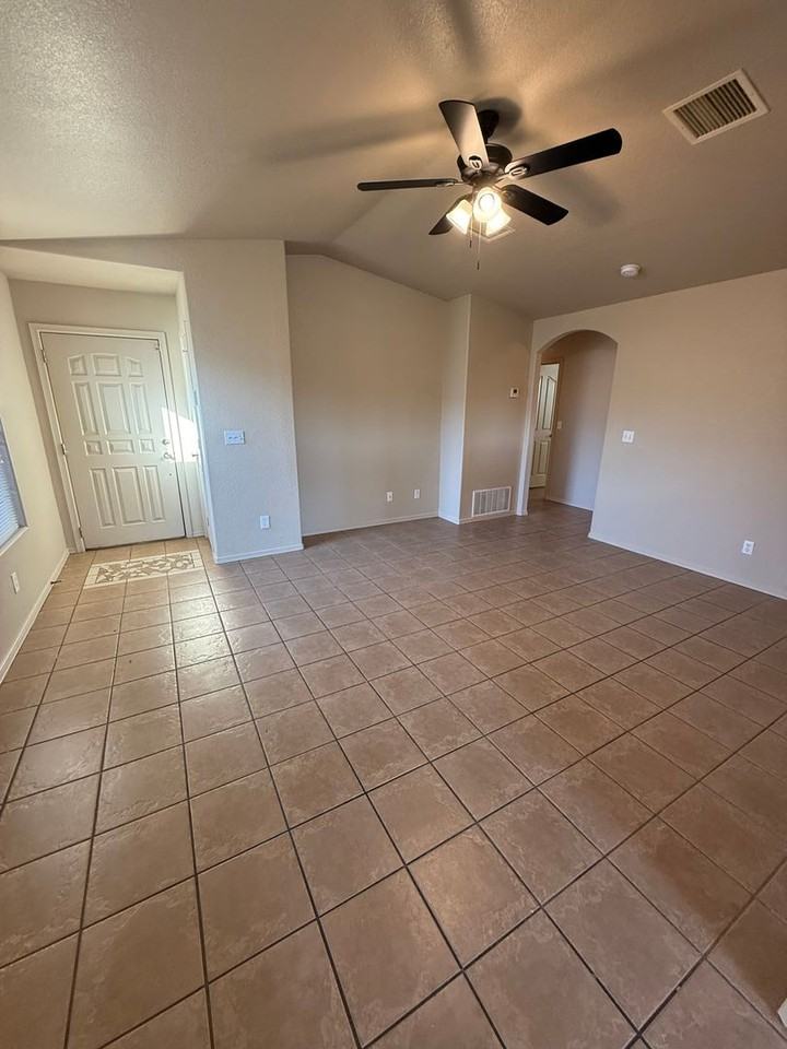 4864 Camino Dos Vidas - Photo 7 of 37