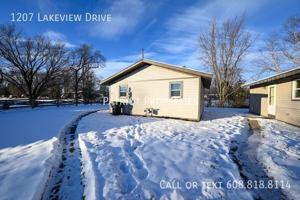 featured image of 1207 Lakeview Dr