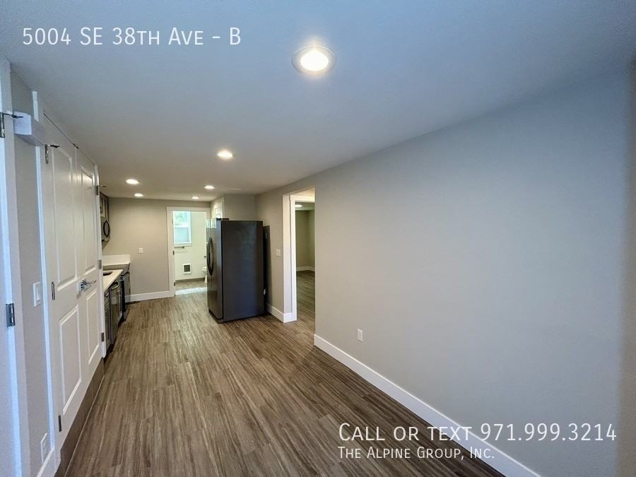 5004 Se 38th Ave #B - Photo 3 of 19