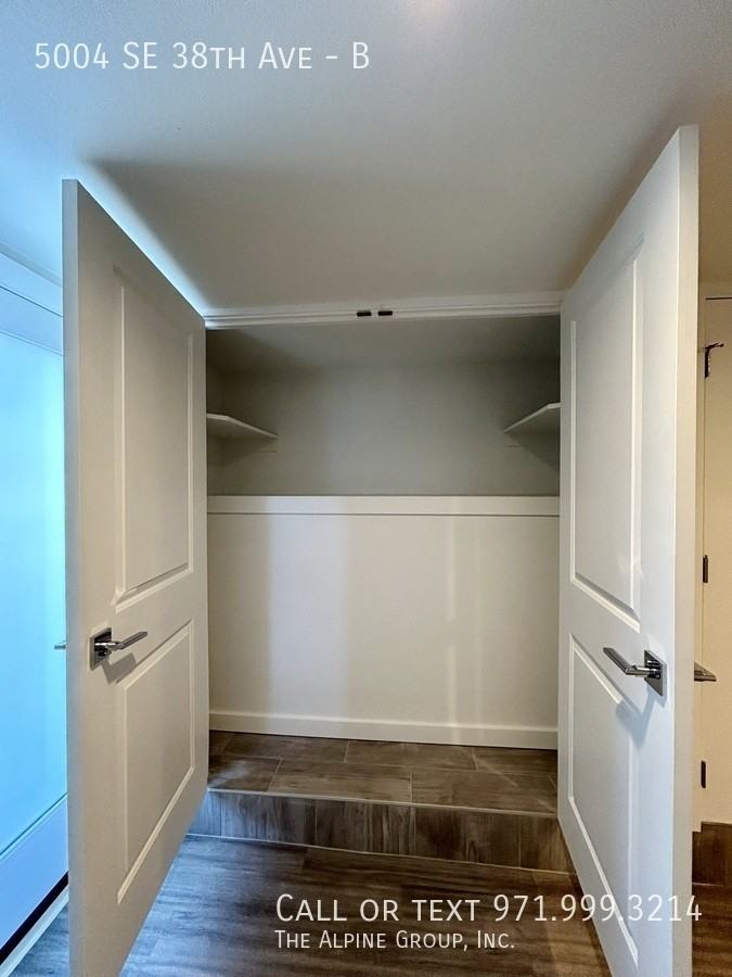 5004 Se 38th Ave #B - Photo 5 of 19