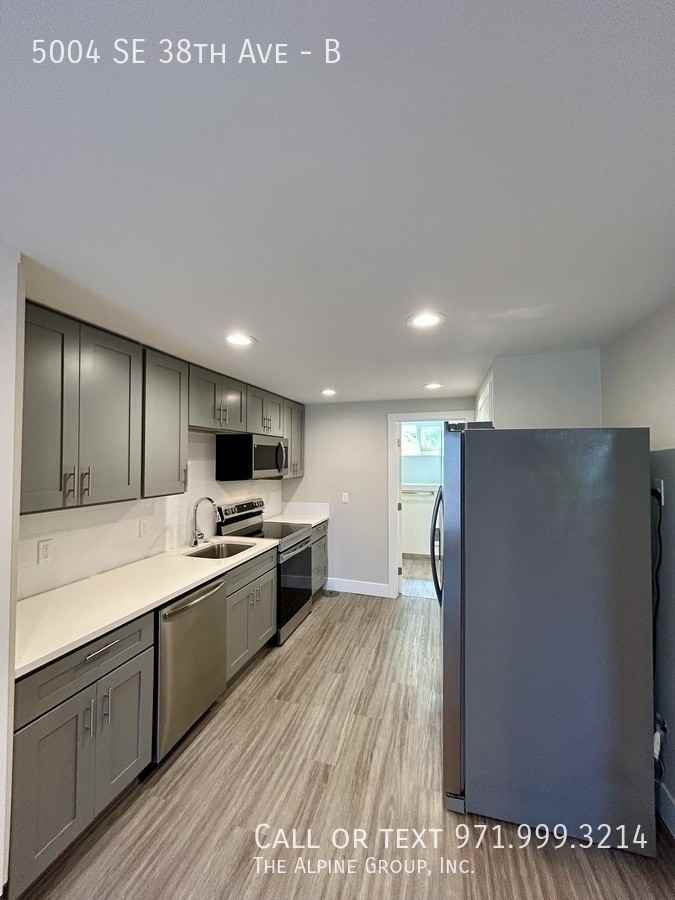 5004 Se 38th Ave #B - Photo 7 of 19