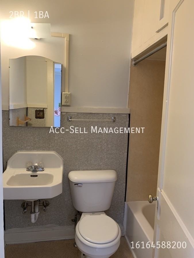 209 Valley Ave Nw #1 - Photo 4 of 12