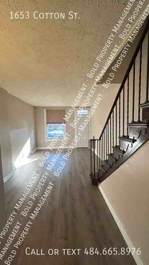 1653 Cotton St - Photo 3 of 17