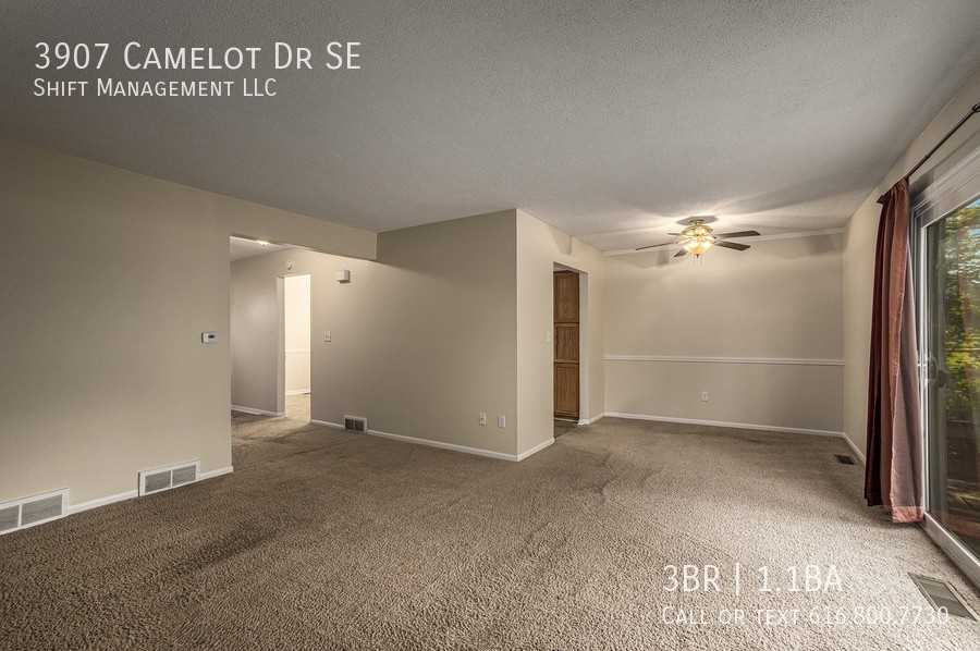 3907 Camelot Dr Se - Photo 3 of 20