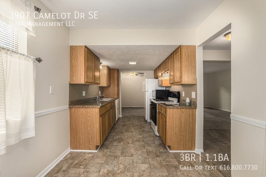 3907 Camelot Dr Se - Photo 4 of 20