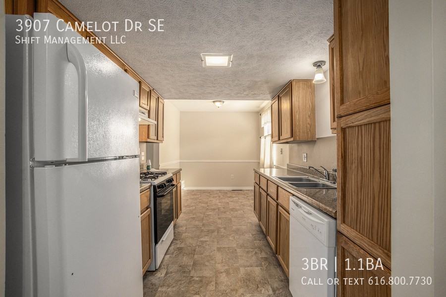 3907 Camelot Dr Se - Photo 6 of 20