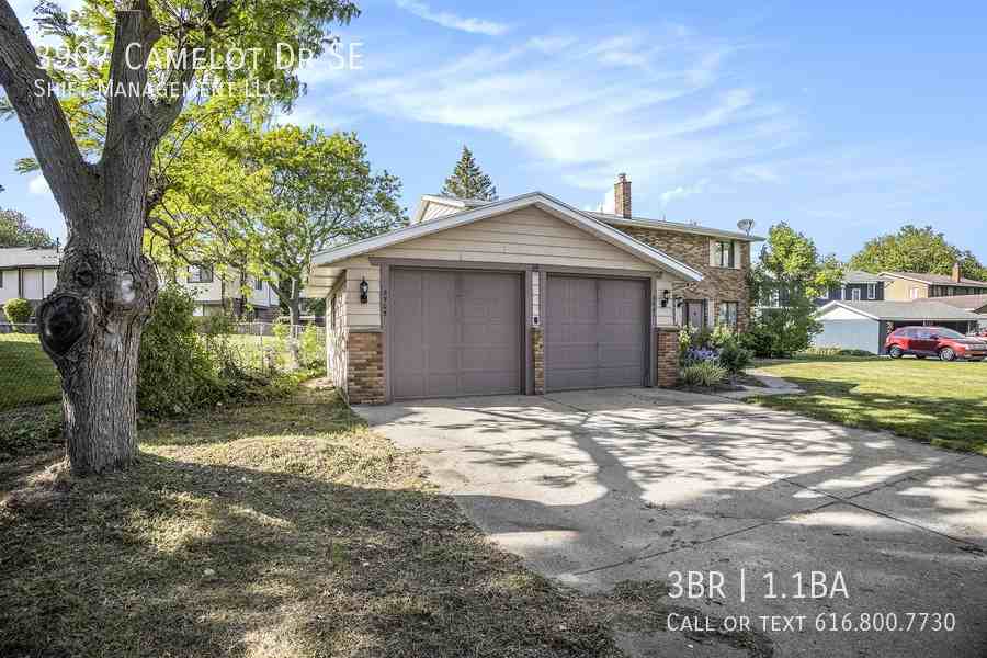 3907 Camelot Dr Se - Photo 2 of 20